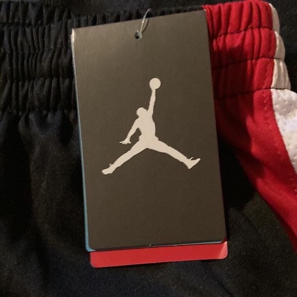 Jordan brand boys shorts.  Boys size large - Picture 2 of 3